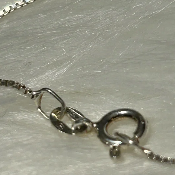 Elegant Silver and Purple Pendant Necklace - Picture 5 of 9